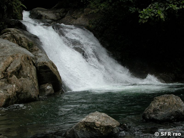 Wasserfall in Ostkordillere, Ecuador