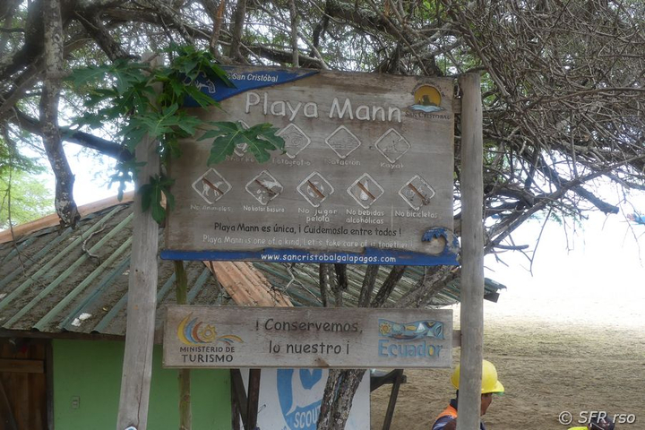 Schild in Playa Mann, Galapagos