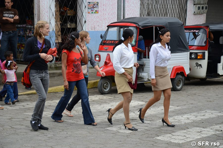 Studentinnen in Puerto Quito, Ecuador