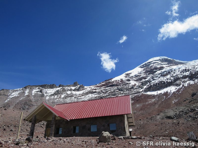 Blick auf die Whymperhütte am Chimborazo in Ecuador