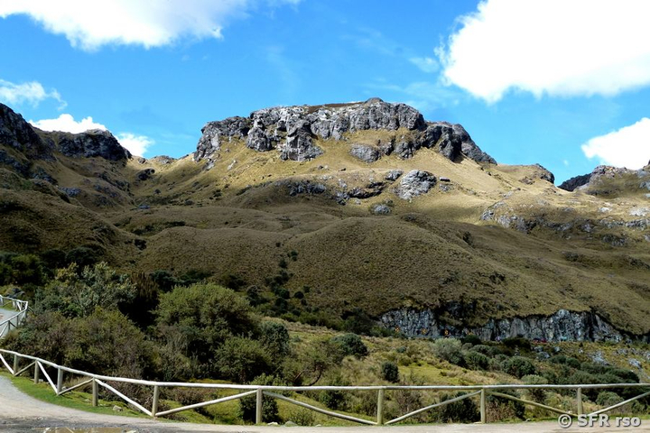 Landschaft und Felsformation im Nationalpark Cajas in Ecuador