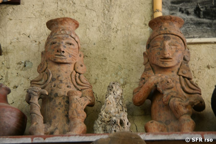 Priester Tonfiguren, Ecuador