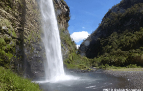 Condor Machay Wasserfall, Ecuador