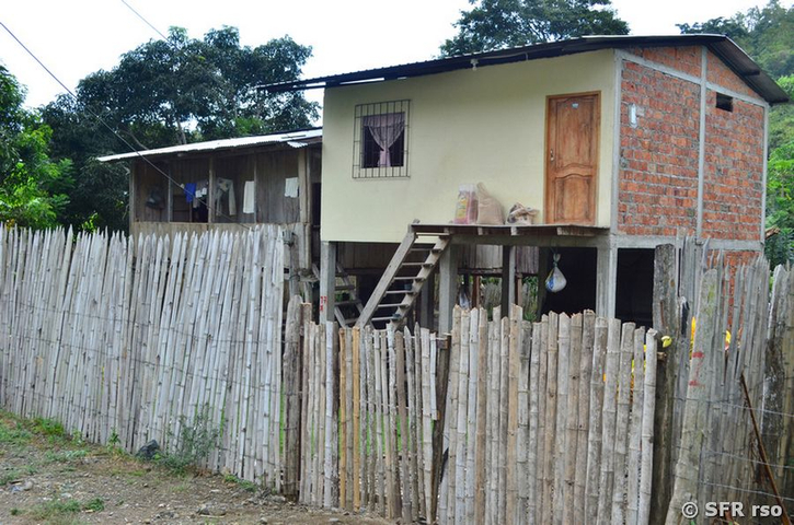 Fischerhaus auf Stelzen in Ecuador 