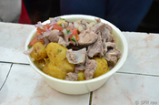Schweinefleisch mit Kartoffeln in Ecuador