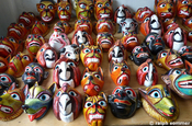 Masken Kunsthandwerk von Julio Toaquiza in Ecuador
