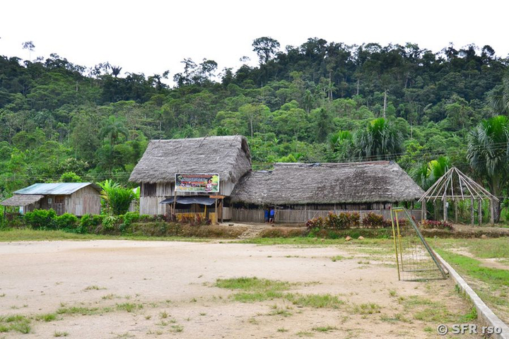 Hütte in Kichwa Kommune bei Cotococha, Ecuador
