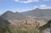Pululahua Krater zur Trockenzeit in Ecuador