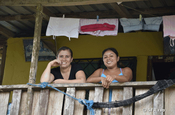 Frauen auf Balkon, Ecuador