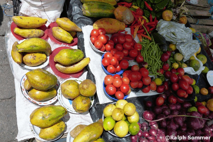 Früchte auf Montagsmarkt bei El Angel, Ecuador