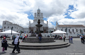 Kirche am Hauptplatz von Sangolqui, Ecuador