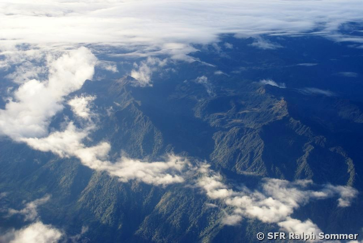 Andenlandschaft aus der Luft in Ecuador