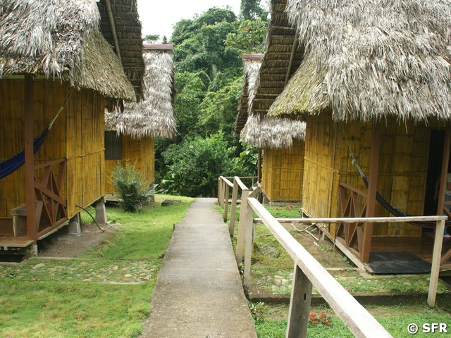 Hütten der Yarina Lodge