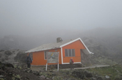 Schutzhütte des Illiniza Nord auf 4.700 m Höhe in Ecuador