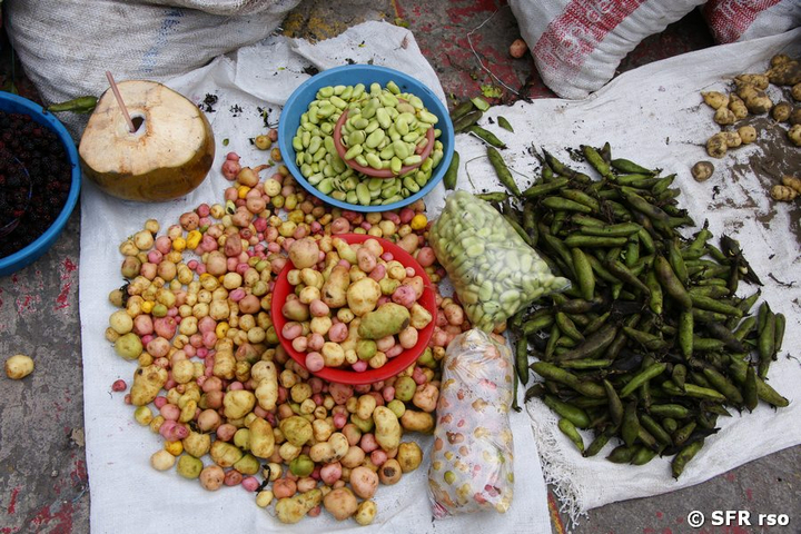 Gemüse auf Otavalomarkt in Ecuador