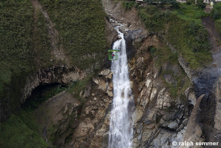 Tarabita zum Wasserfall Agoyan Weg Banos Puyo in Ecuador