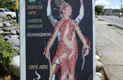 Plakat mit Bodypainter Cevallos in Vera Cruz in Ecuador