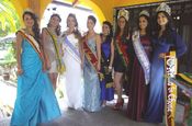 Schönheitsköniginnen im Sommergarten Sangolqui in Ecuador