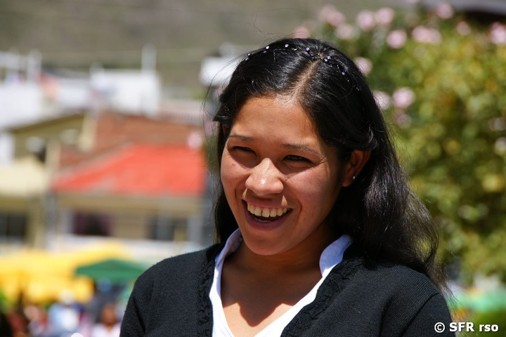 Schulmädchen lachend, Ecuador
