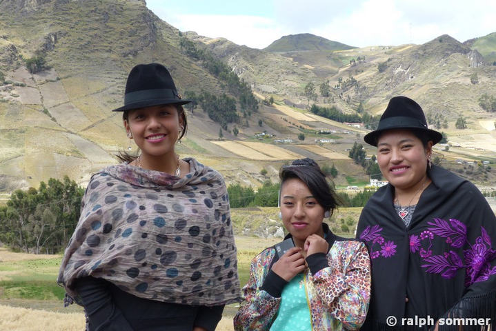 Indigene Mädchen in Zumbahua, Ecuador