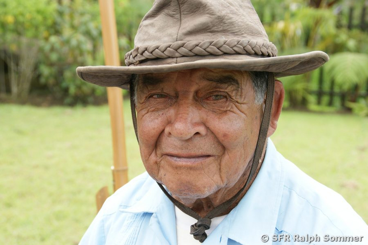Taguanuss Schnitzer in Ecuador