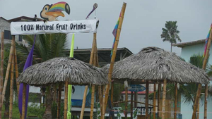Fruchtsaftstand an der Pazifikküste in Ecuador