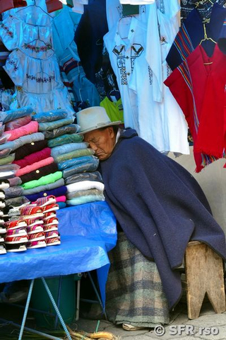 Schlafender Verkäufer, Ecuador