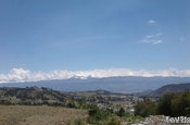 Aussicht vom Quilotoa-Kratersee auf die Umgebung in Ecuador