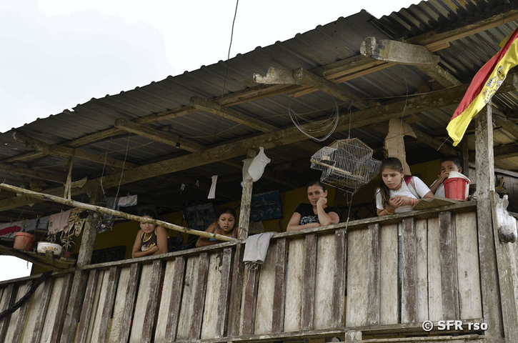 Bewohner auf Terasse, Ecuador