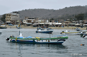 Fischerboote in Puerto Lopez in Ecuador