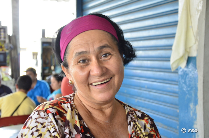 Marktfrau in La Concordia, Ecuador