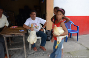 Kinder in La Concordia in Ecuador