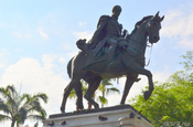 Reiterstatue im Parque Historico Guayaquil, Ecuador