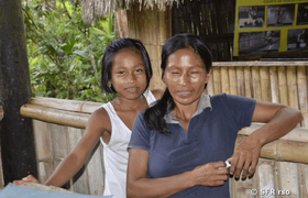 Quichua-Mädchen mit Mutter