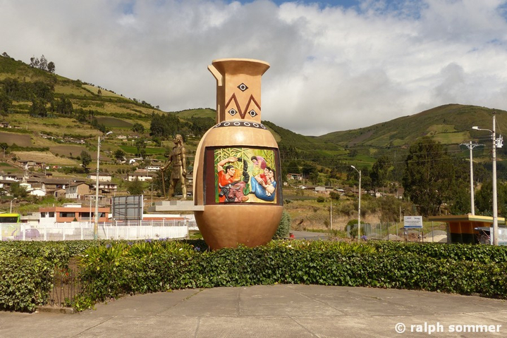 La Vasija Graburnen Denkmal in El Angel, Ecuador