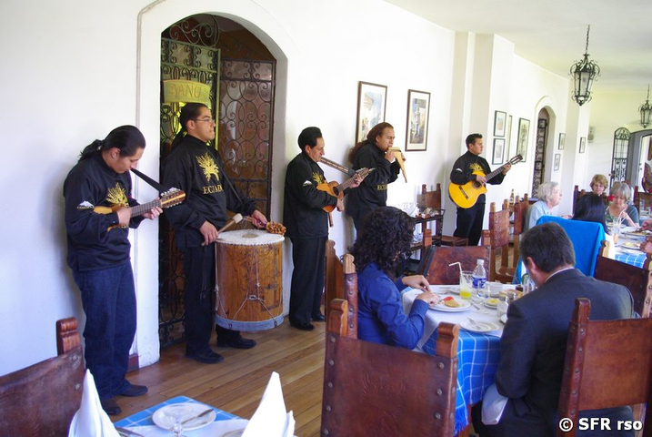 Musikanten im Restaurant Hazienda la Cienega Ecuador 