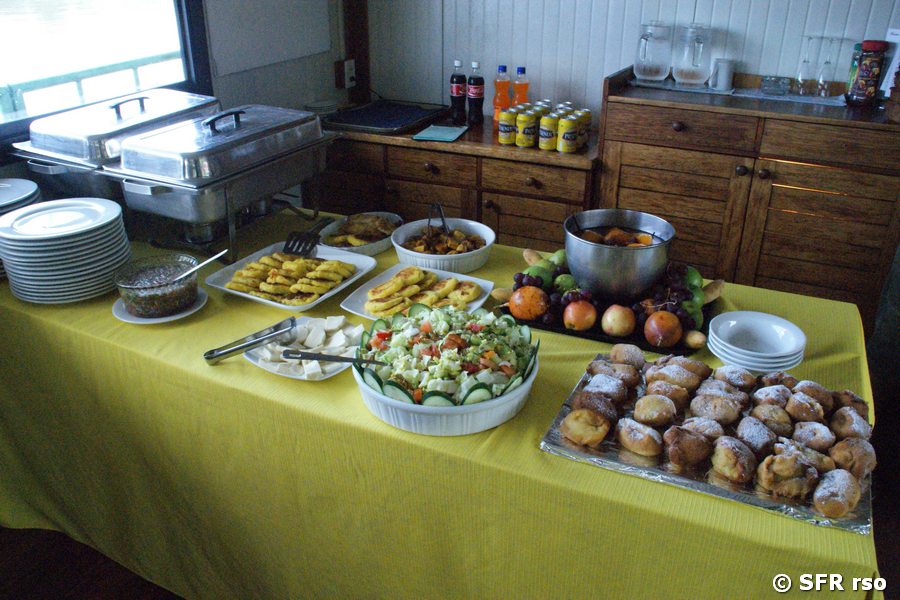Buffet im Manatee Urwald in Ecuador