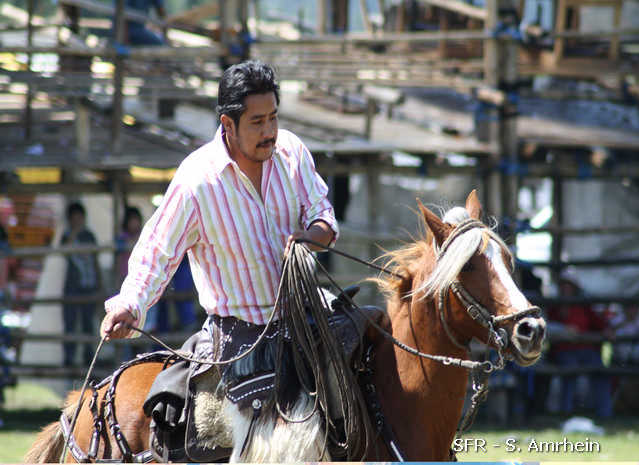 Reiter bei Stierkampf in Sangolqui in Ecuador