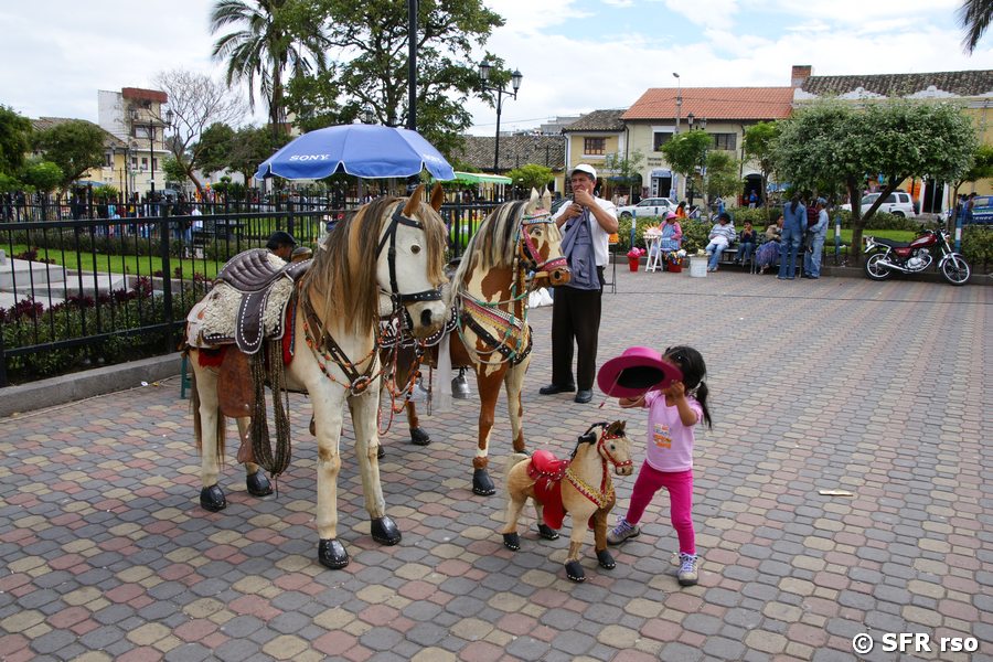 Kinderfotograf auf Kirchplatz in EL Quinche, Ecuador