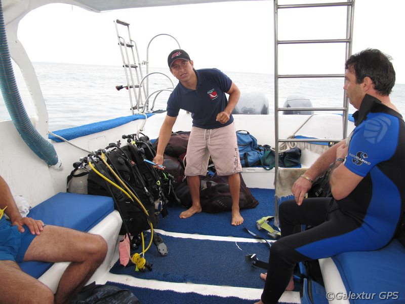 Tanks zum Tauchen auf Yacht, Galapagos