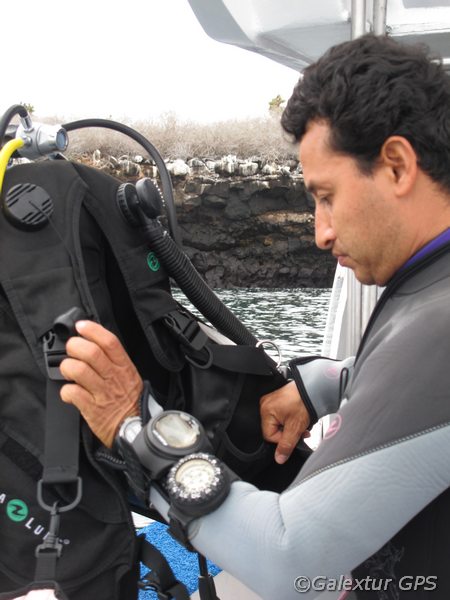 Tauchmaster mit Ausrüstung, Galapagos