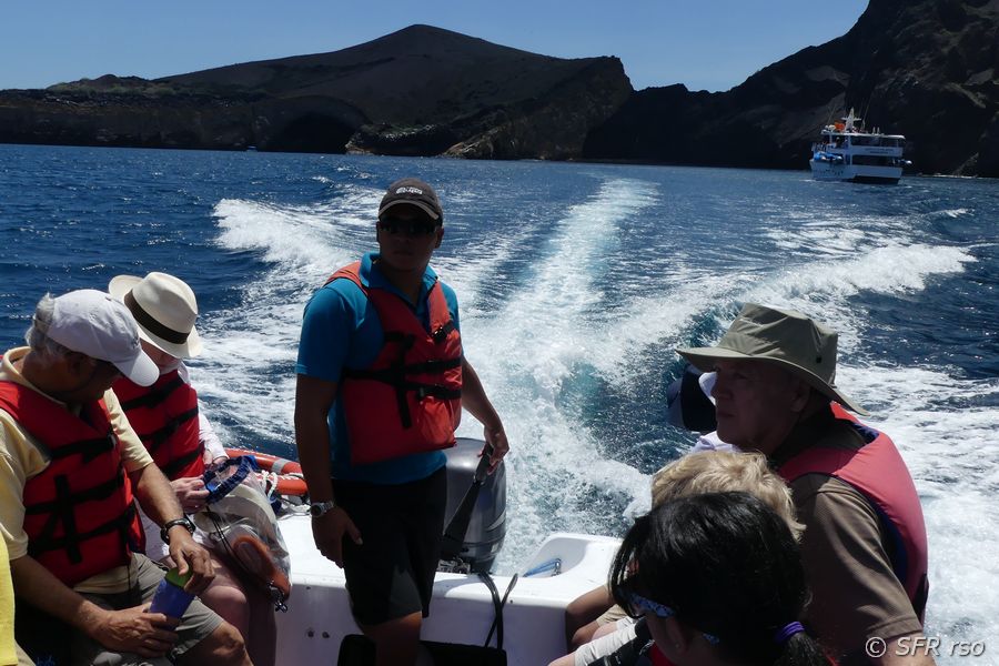 Bootsfahrt in Punta Vicente Roca, Galapagos