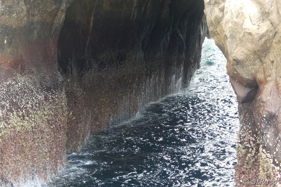 Leon Dormido Passage, Galapagos