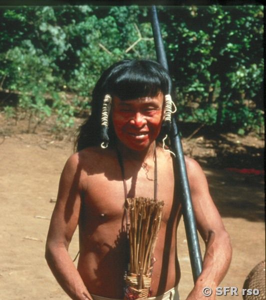 Huaorani mit Blasrohr